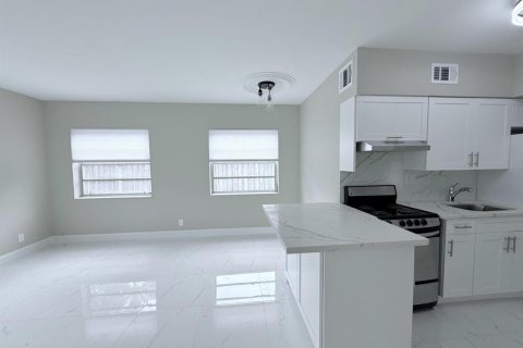 Apartment in Fort Lauderdale, Florida 1 bedroom, 74.32 sq.m. № 2250950 - photo 2