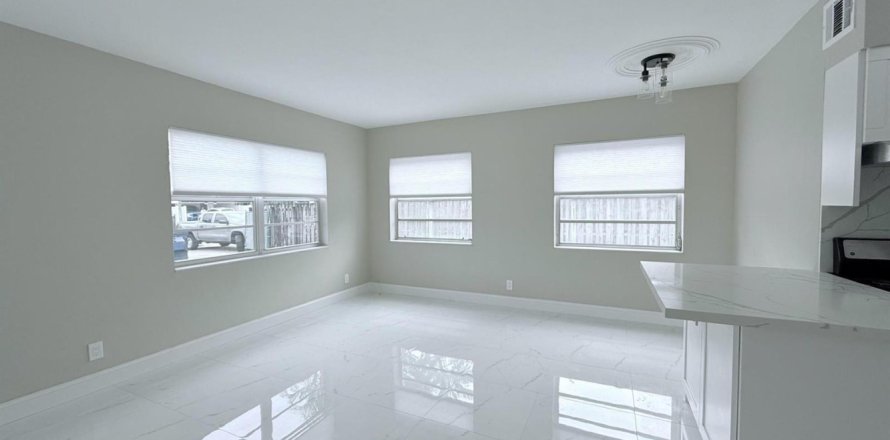 Apartment in Fort Lauderdale, Florida 1 bedroom, 74.32 sq.m. № 2250950