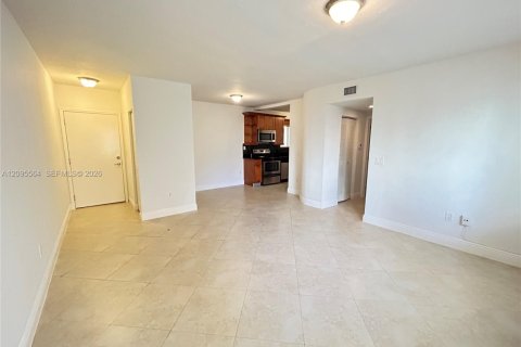 Apartment in Miami Beach, Florida 1 bedroom № 2392111 - photo 4