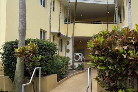Apartment in Miami Beach, Florida 1 bedroom № 2392111 - photo 2