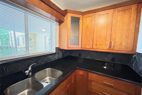 Apartment in Miami Beach, Florida 1 bedroom № 2392111 - photo 6