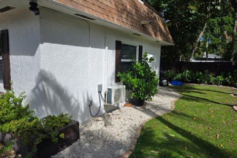 Commercial property in Fort Lauderdale, Florida 3 rooms, 204.48 sq.m. № 2153660 - photo 18