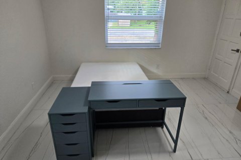 Commercial property in Fort Lauderdale, Florida 3 rooms, 204.48 sq.m. № 2153660 - photo 10
