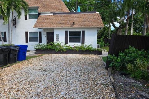 Commercial property in Fort Lauderdale, Florida 3 rooms, 204.48 sq.m. № 2153660