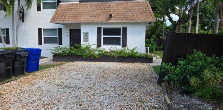 Commercial property in Fort Lauderdale, Florida 3 rooms, 204.48 sq.m. № 2153660
