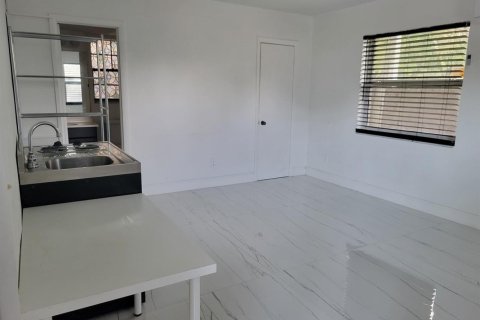 Commercial property in Fort Lauderdale, Florida 3 rooms, 204.48 sq.m. № 2153660 - photo 8