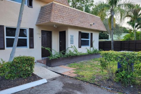 Commercial property in Fort Lauderdale, Florida 3 rooms, 204.48 sq.m. № 2153660 - photo 3