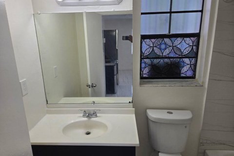 Commercial property in Fort Lauderdale, Florida 3 rooms, 204.48 sq.m. № 2153660 - photo 15