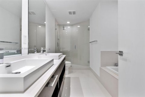 Condominio en venta en Miami, Florida, 2 dormitorios, 95.32 m2 № 2071957 - foto 16