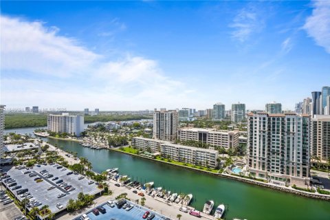 Condo in Sunny Isles Beach, Florida, 2 bedrooms  № 1845873 - photo 4