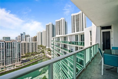 Condo in Sunny Isles Beach, Florida, 2 bedrooms  № 1845873 - photo 3