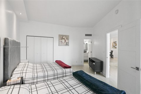 Condo in Sunny Isles Beach, Florida, 2 bedrooms  № 1845873 - photo 17