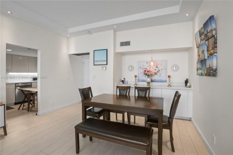 Condo in Sunny Isles Beach, Florida, 2 bedrooms  № 1845873 - photo 25