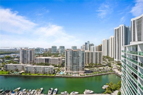 Condo in Sunny Isles Beach, Florida, 2 bedrooms  № 1845873 - photo 6