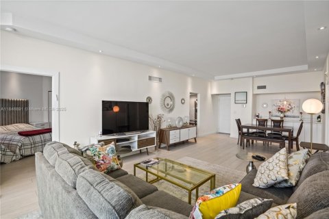 Condo in Sunny Isles Beach, Florida, 2 bedrooms  № 1845873 - photo 12