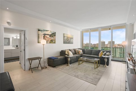 Condo in Sunny Isles Beach, Florida, 2 bedrooms  № 1845873 - photo 10