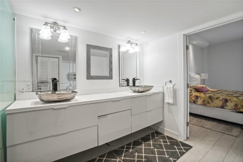 Condo in Sunny Isles Beach, Florida, 2 bedrooms  № 1845873 - photo 26