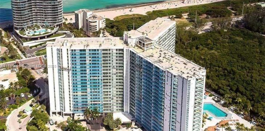 Condo in Sunny Isles Beach, Florida, 2 bedrooms  № 1845873