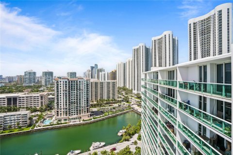 Condo in Sunny Isles Beach, Florida, 2 bedrooms  № 1845873 - photo 5