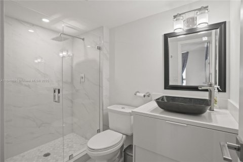 Condo in Sunny Isles Beach, Florida, 2 bedrooms  № 1845873 - photo 18