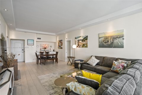 Condo in Sunny Isles Beach, Florida, 2 bedrooms  № 1845873 - photo 13