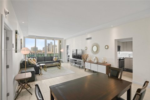 Condo in Sunny Isles Beach, Florida, 2 bedrooms  № 1845873 - photo 8