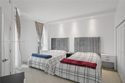 Condo in Sunny Isles Beach, Florida, 2 bedrooms  № 1845873 - photo 15