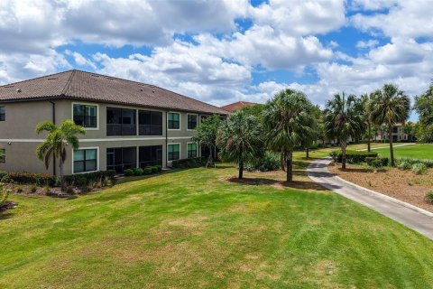 Condo in Bradenton, Florida, 2 bedrooms № 2233470 - photo 10