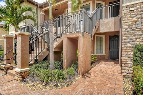 Condo in Bradenton, Florida, 2 bedrooms № 2233470 - photo 8