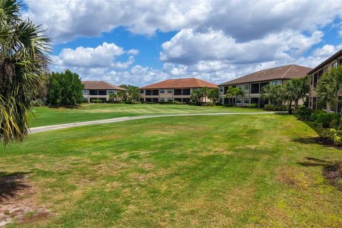 Condo in Bradenton, Florida, 2 bedrooms № 2233470 - photo 11