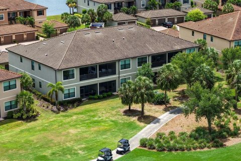 Condo in Bradenton, Florida, 2 bedrooms № 2233470 - photo 9
