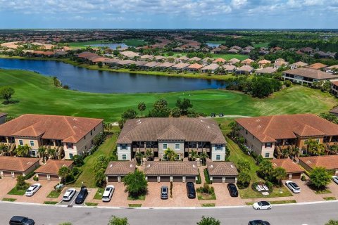 Condo in Bradenton, Florida, 2 bedrooms № 2233470 - photo 2