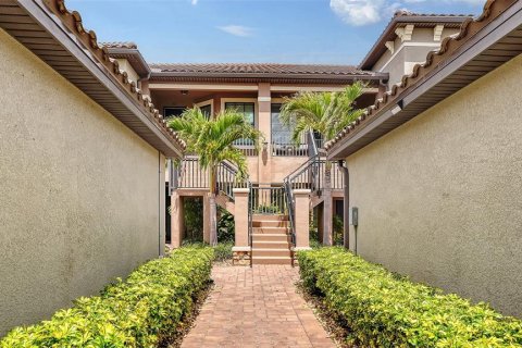 Condo in Bradenton, Florida, 2 bedrooms № 2233470 - photo 6