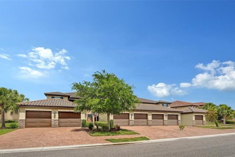 Condo in Bradenton, Florida, 2 bedrooms № 2233470 - photo 4
