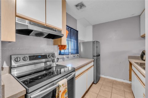Condo in Coral Springs, Florida, 2 bedrooms  № 2027191 - photo 7