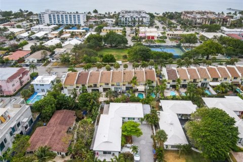 Villa ou maison à louer à Lauderdale-by-the-Sea, Floride: 2 chambres, 141.86 m2 № 1980108 - photo 2