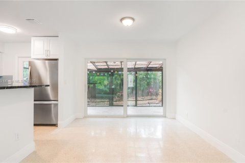 Villa ou maison à louer à Lauderdale-by-the-Sea, Floride: 2 chambres, 141.86 m2 № 1980108 - photo 20