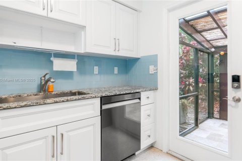 Villa ou maison à louer à Lauderdale-by-the-Sea, Floride: 2 chambres, 141.86 m2 № 1980108 - photo 17