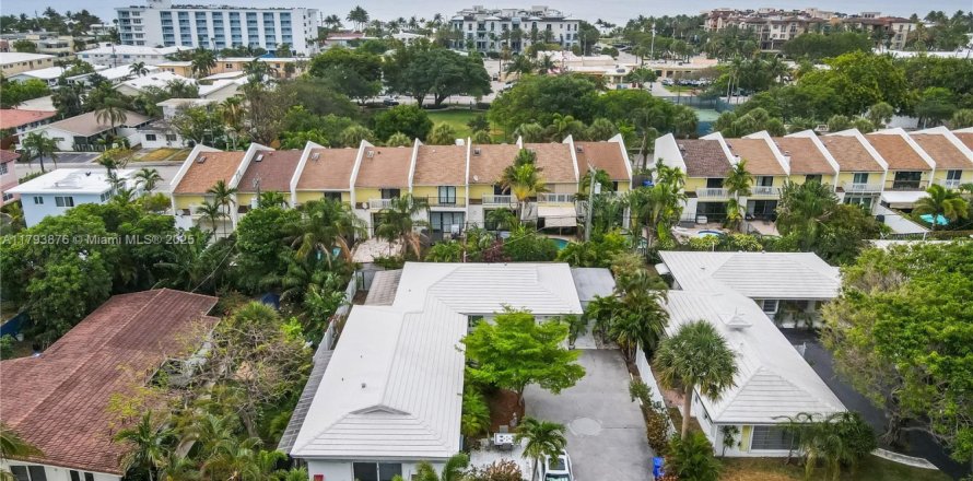 Villa ou maison à Lauderdale-by-the-Sea, Floride 2 chambres, 141.86 m2 № 1980108