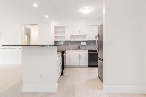 Villa ou maison à louer à Lauderdale-by-the-Sea, Floride: 2 chambres, 141.86 m2 № 1980108 - photo 15