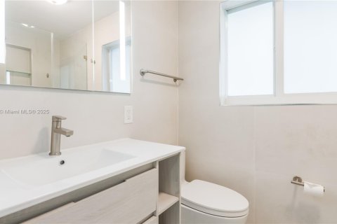 Villa ou maison à louer à Lauderdale-by-the-Sea, Floride: 2 chambres, 141.86 m2 № 1980108 - photo 24