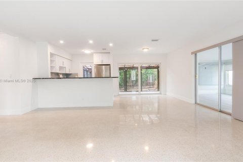 Villa ou maison à louer à Lauderdale-by-the-Sea, Floride: 2 chambres, 141.86 m2 № 1980108 - photo 13