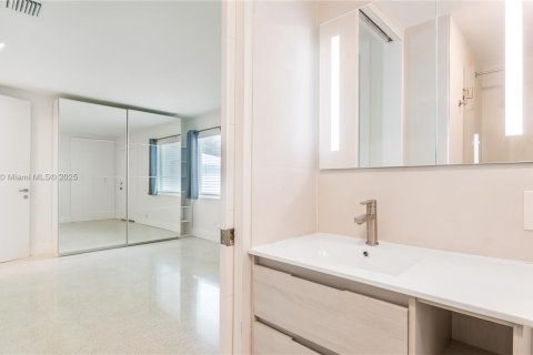 Villa ou maison à louer à Lauderdale-by-the-Sea, Floride: 2 chambres, 141.86 m2 № 1980108 - photo 26