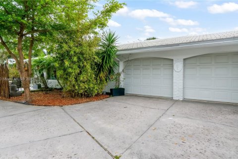 Villa ou maison à louer à Lauderdale-by-the-Sea, Floride: 2 chambres, 141.86 m2 № 1980108 - photo 11
