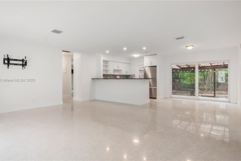 Villa ou maison à louer à Lauderdale-by-the-Sea, Floride: 2 chambres, 141.86 m2 № 1980108 - photo 12