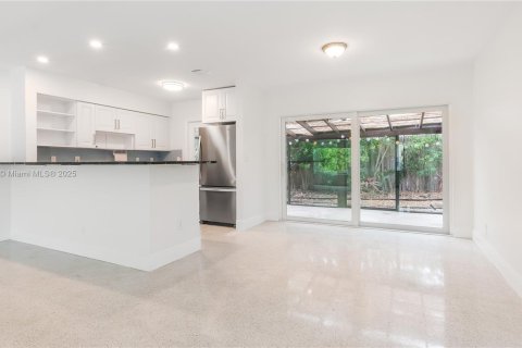 Villa ou maison à louer à Lauderdale-by-the-Sea, Floride: 2 chambres, 141.86 m2 № 1980108 - photo 14