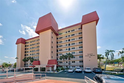 Condominio en venta en Venice, Florida, 2 dormitorios, 83.61 m2 № 1815817 - foto 1