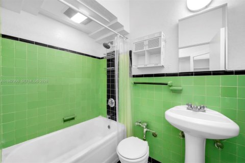 Condominio en venta en Miami Beach, Florida, 50.63 m2 № 2030052 - foto 14