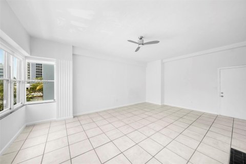 Condominio en venta en Miami Beach, Florida, 50.63 m2 № 2030052 - foto 10
