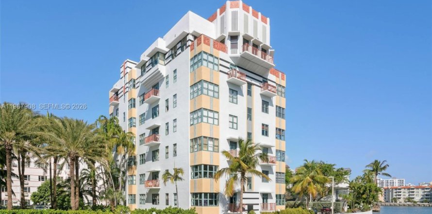 Estudio en el Condominio en Miami Beach, Florida  № 2030052